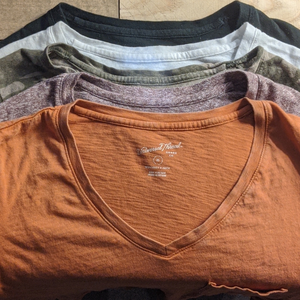 Universal threads monterey v-neck